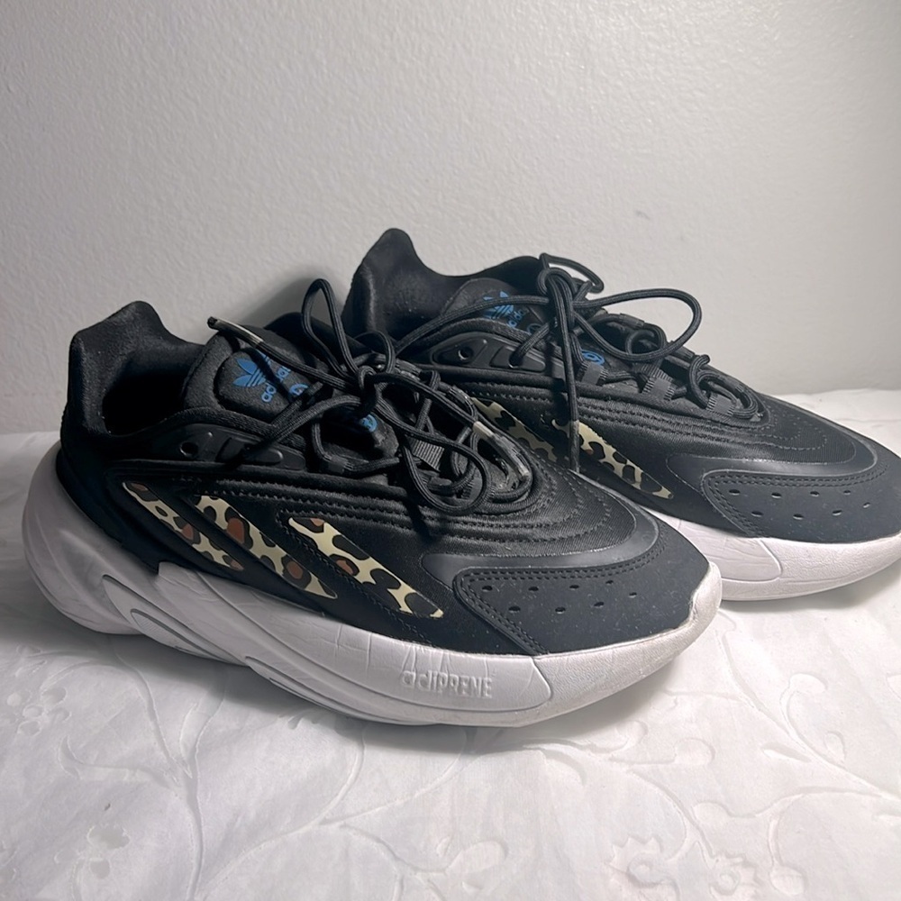 Adidas animal print size 4.5